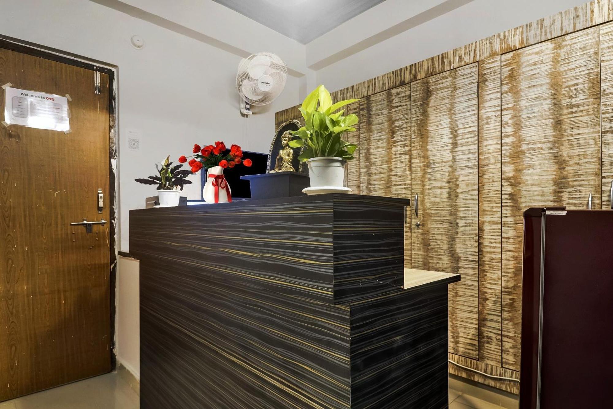 Super Townhouse Rcc Blizz Hotel Kondapur  Buitenkant foto