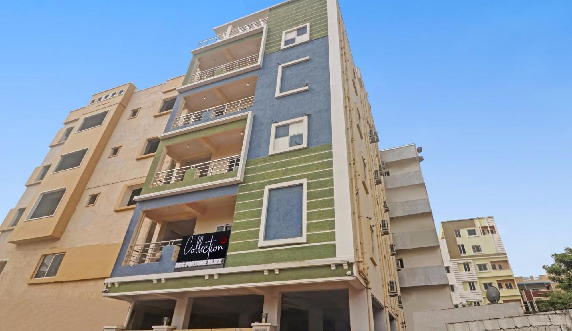 Super Townhouse Rcc Blizz Hotel Kondapur  Buitenkant foto