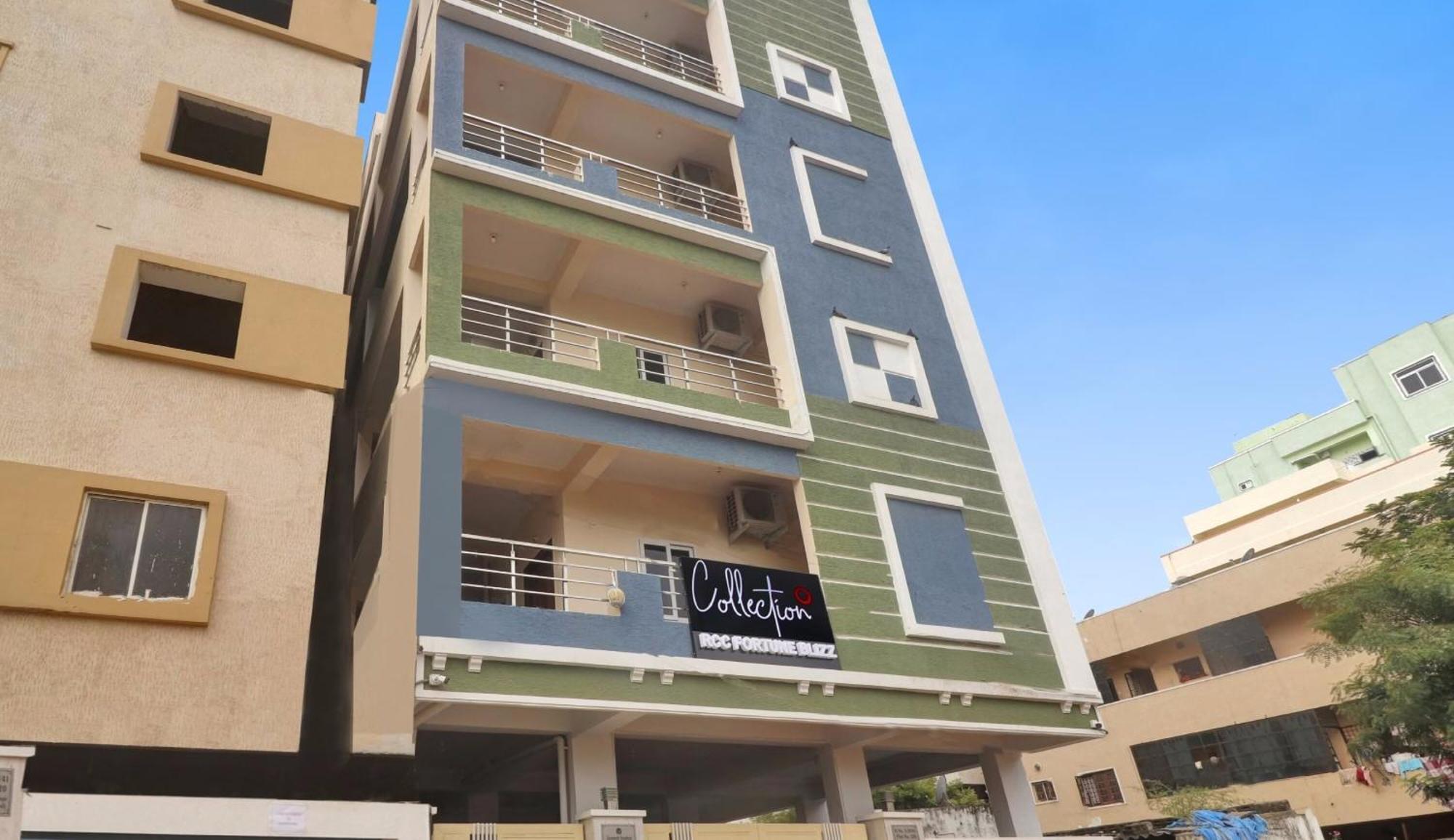 Super Townhouse Rcc Blizz Hotel Kondapur  Buitenkant foto