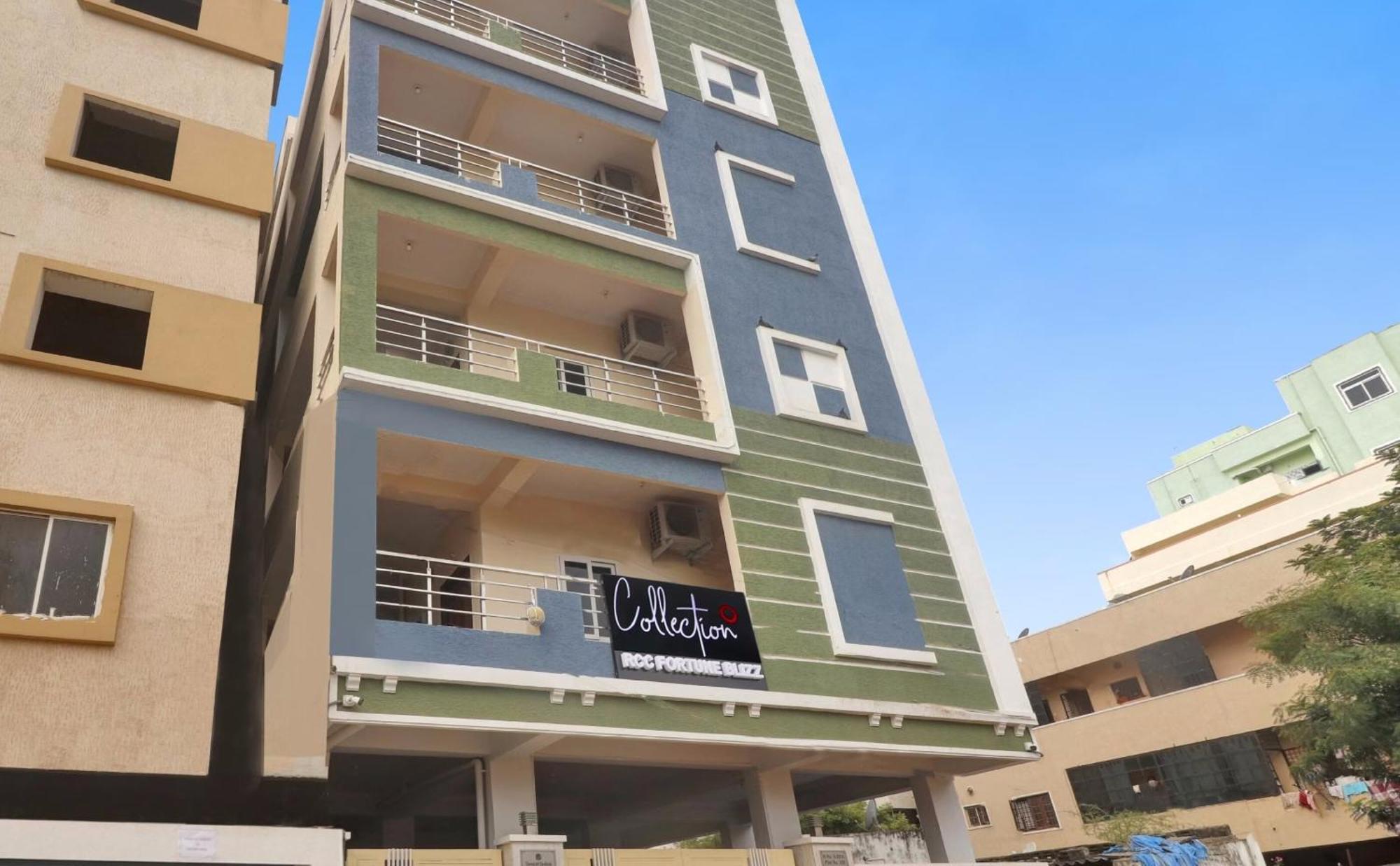 Super Townhouse Rcc Blizz Hotel Kondapur  Buitenkant foto