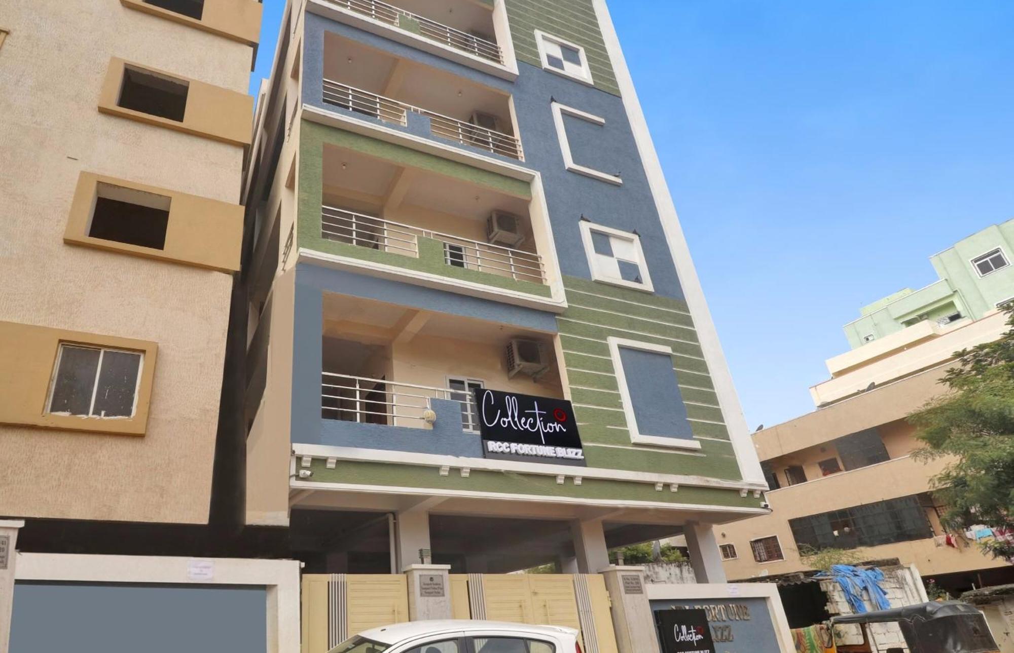 Super Townhouse Rcc Blizz Hotel Kondapur  Buitenkant foto