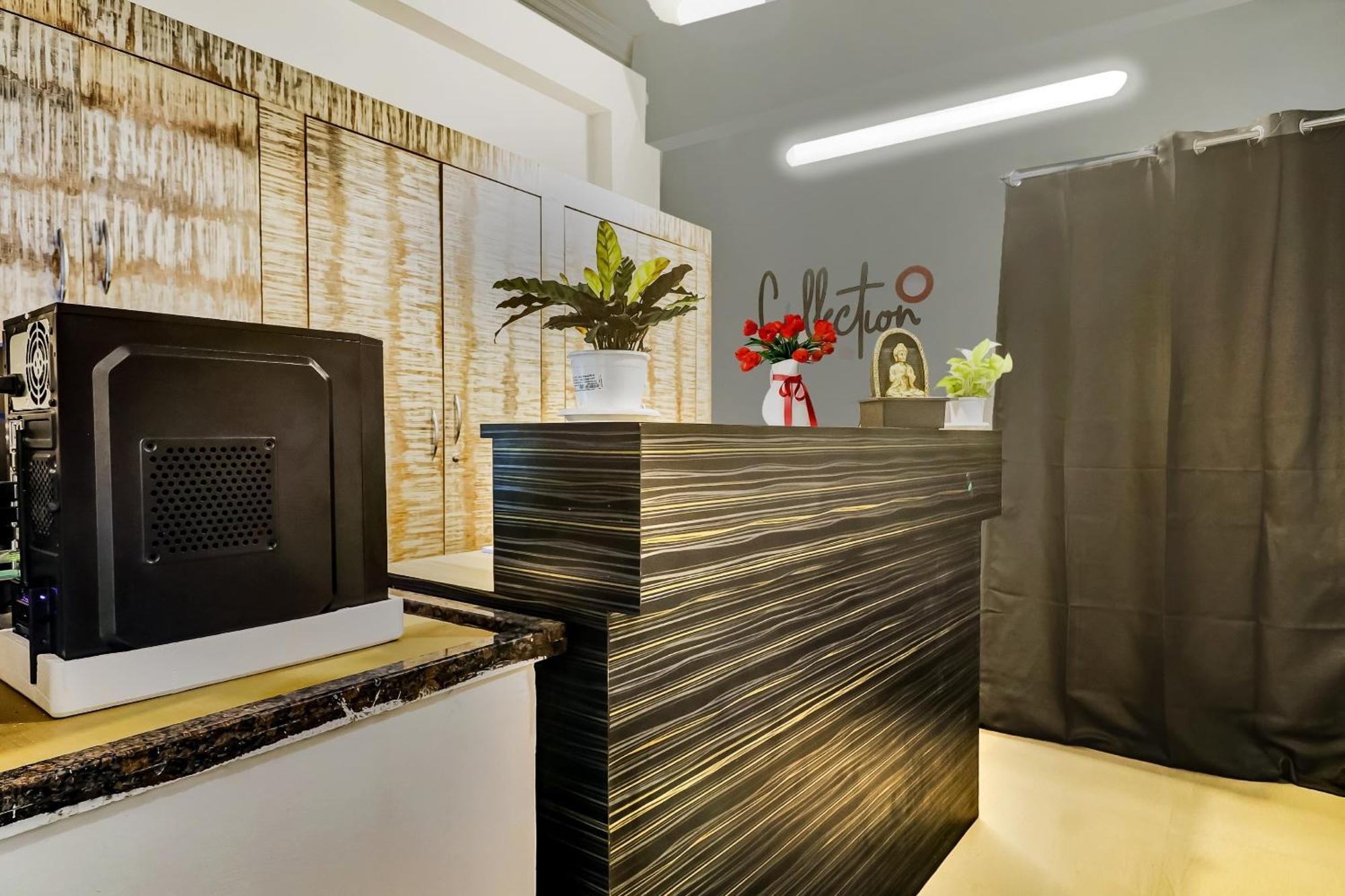 Super Townhouse Rcc Blizz Hotel Kondapur  Buitenkant foto