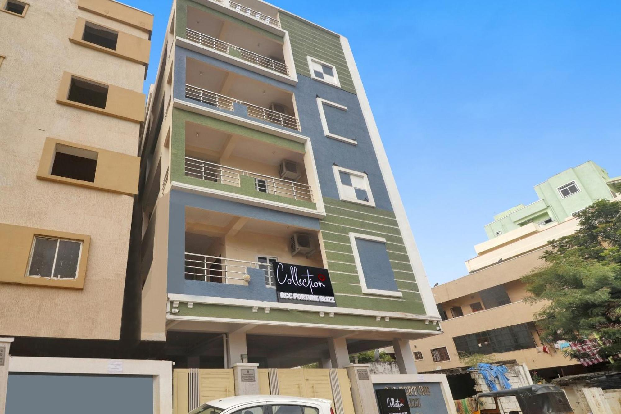 Super Townhouse Rcc Blizz Hotel Kondapur  Buitenkant foto